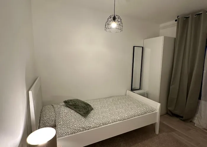 Appartement 3 Chambres A Reims, Ideal 4 Voyageurs Apartment Reims