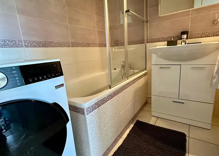 Appartement 3 Chambres A Reims, Ideal 4 Voyageurs Apartment